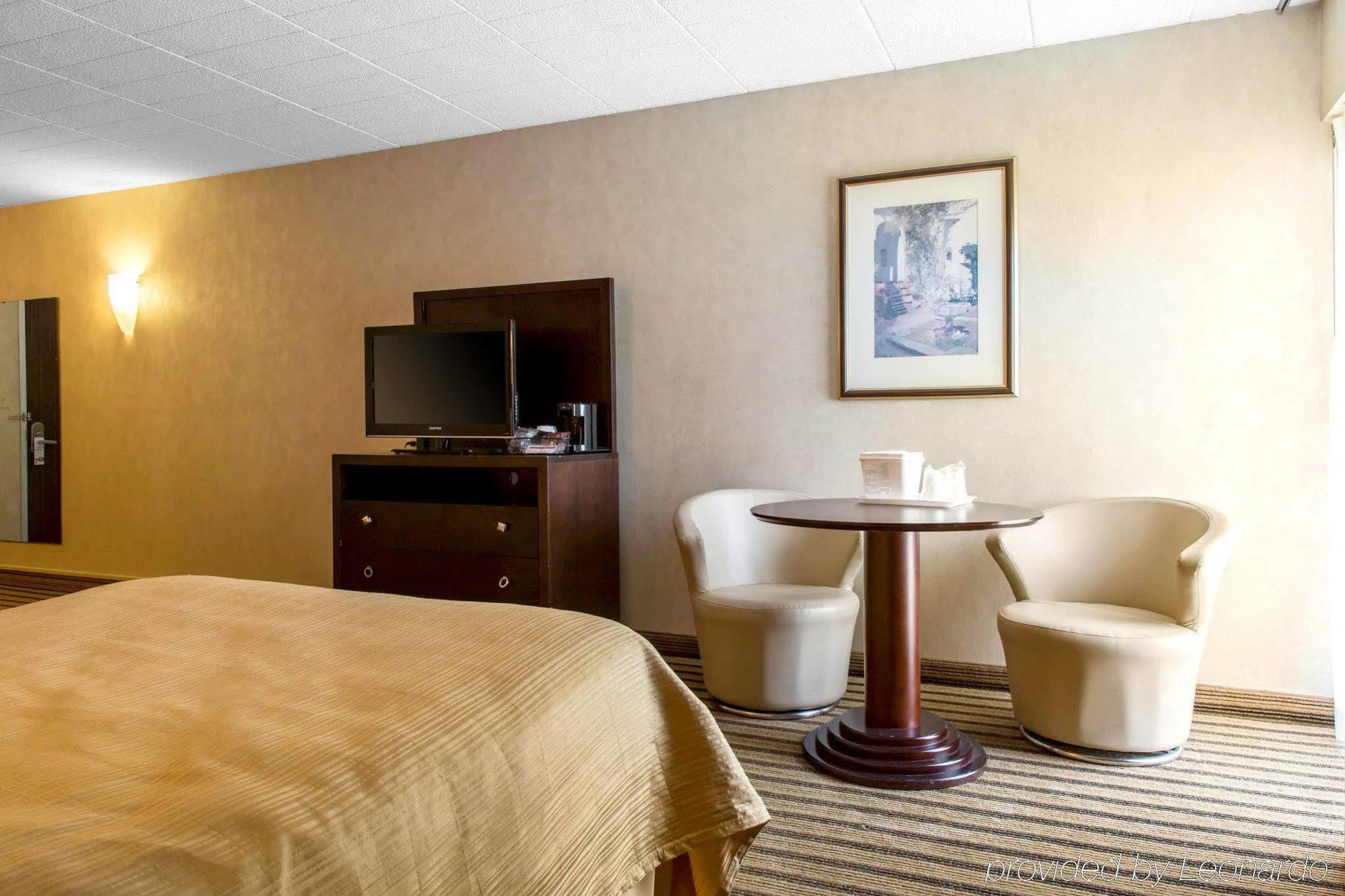 Quality Inn Виндзор Локс Экстерьер фото