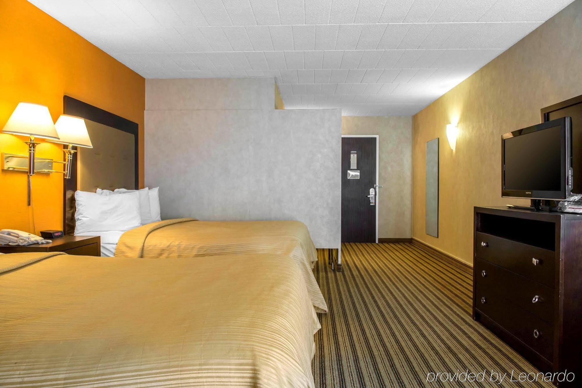 Quality Inn Виндзор Локс Экстерьер фото
