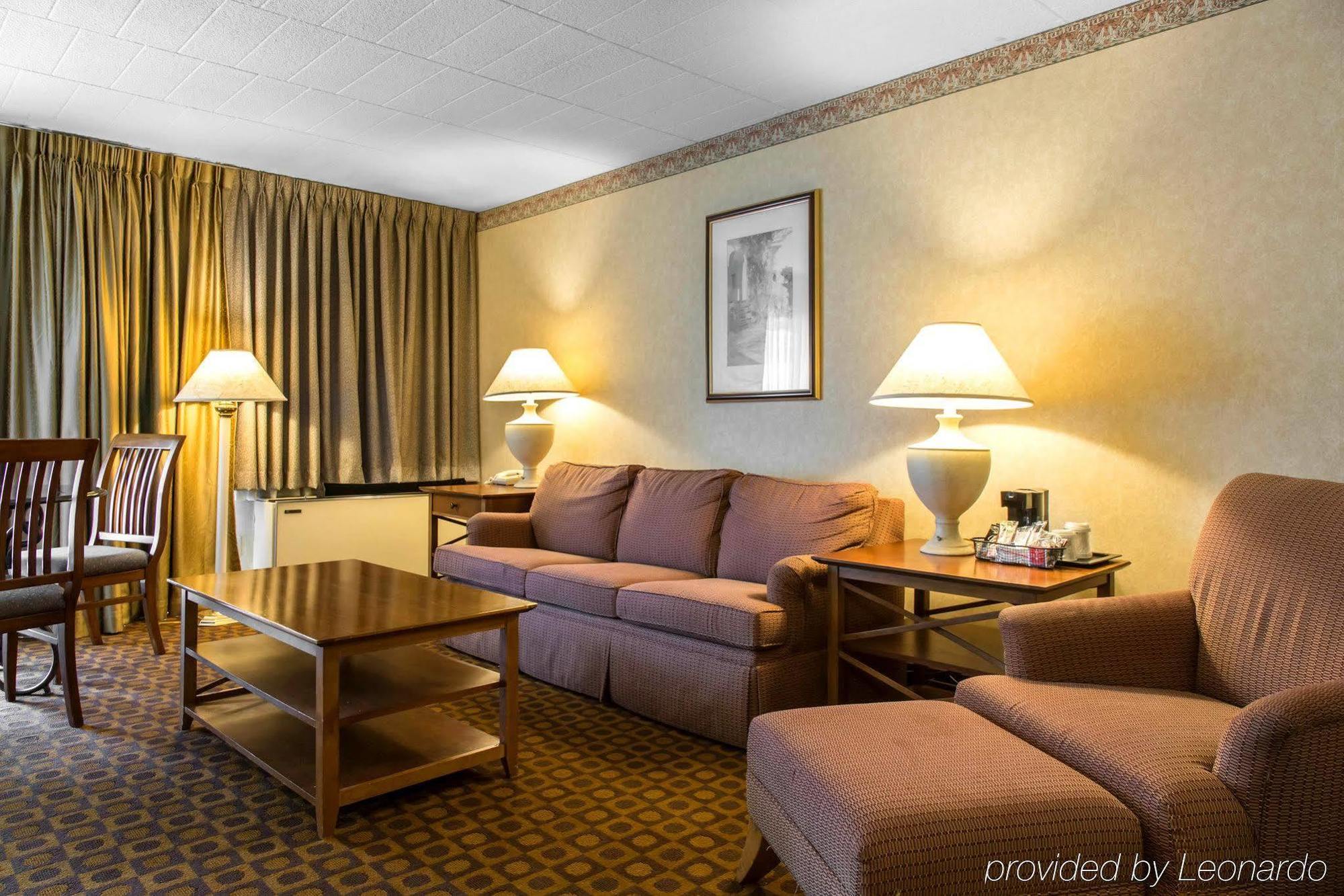 Quality Inn Виндзор Локс Экстерьер фото