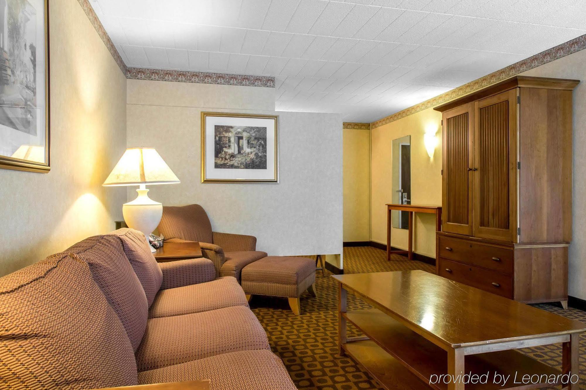 Quality Inn Виндзор Локс Экстерьер фото