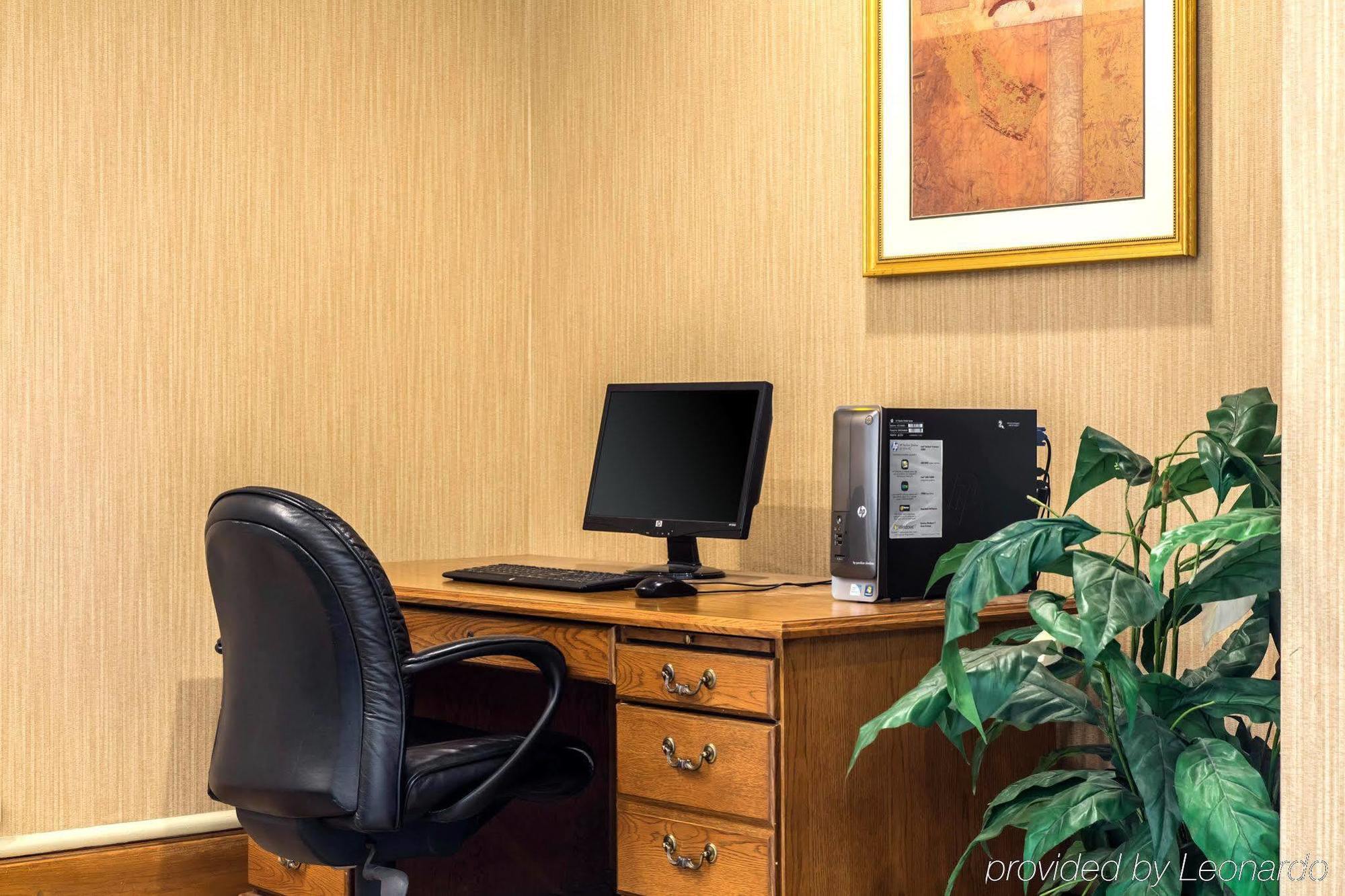 Quality Inn Виндзор Локс Экстерьер фото