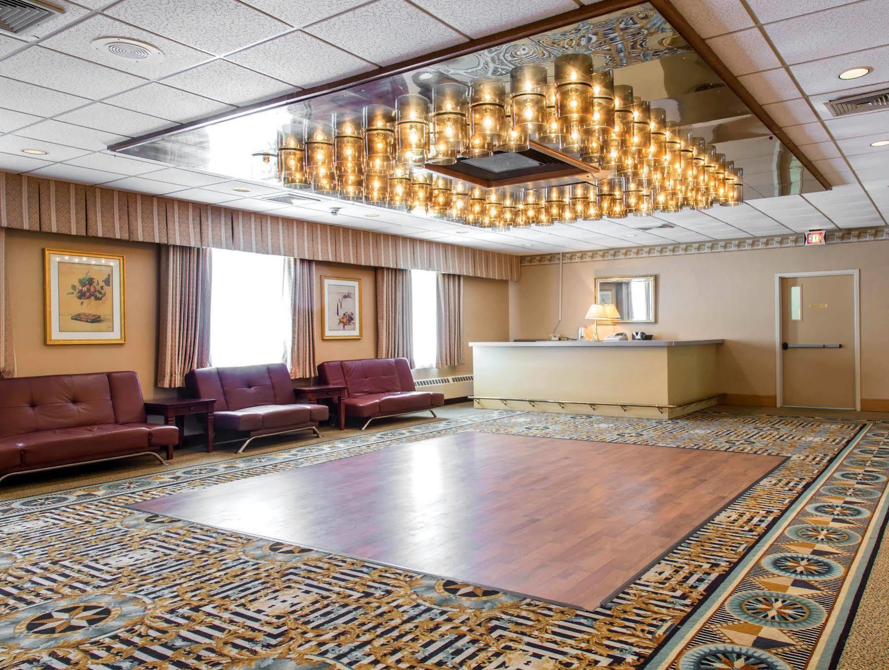Quality Inn Виндзор Локс Экстерьер фото