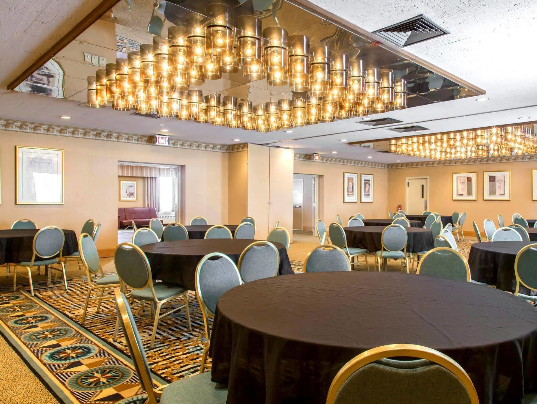 Quality Inn Виндзор Локс Экстерьер фото